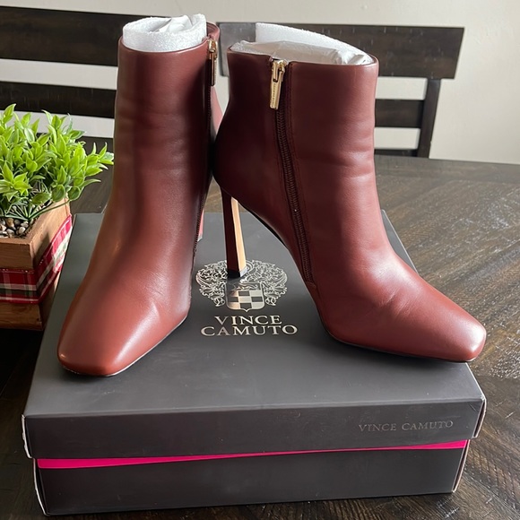 Vince Camuto ankle boots - Picture 1 of 11
